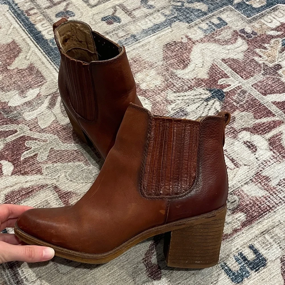 Söfft Women’s Brown Leather Ankle Boots - Classic Chelsea Block Heel